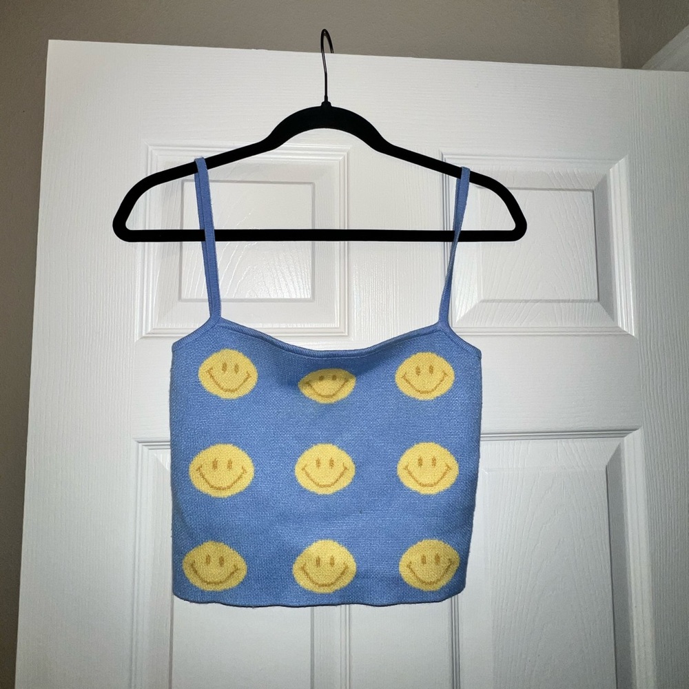 Verge girl smiley top